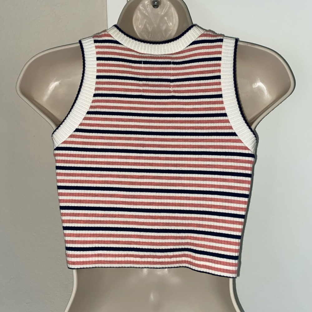 UNIF Crop - Picture 4 of 6